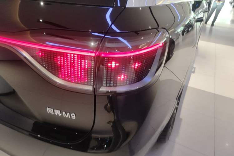 Used Hima AITO M9 2025 Extended-Range Ultra Version 52 kWh 5-Seater Edition Right Rear Taillight