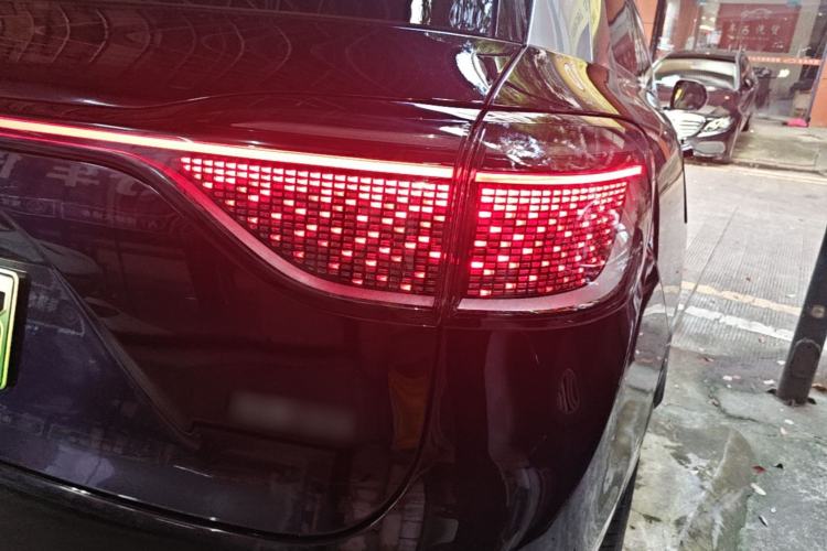 Used Hima AITO M9 2025 Extended-Range Ultra Version 52 kWh 6-Seater Right Rear Taillight