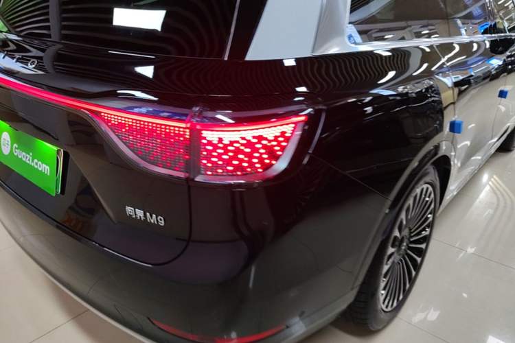 Used Hima AITO M9 2025 Extended-Range Ultra Version 52 kWh 6-Seater Right Rear Taillight