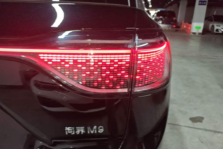 Used Hima AITO M9 2025 Extended-Range Ultra Version 52 kWh 6-Seater Right Rear Taillight