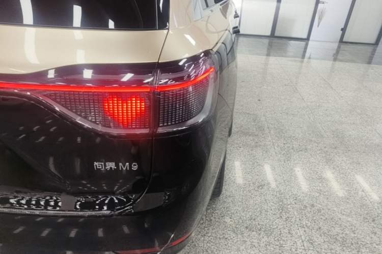 Used Hima AITO M9 2025 Extended-Range Ultra Version 52 kWh 5-Seater Edition Right Rear Taillight