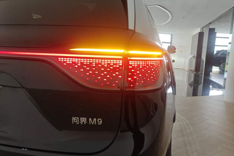Used Hima AITO M9 2025 Extended-Range Ultra Version 52 kWh 6-Seater Right Rear Taillight