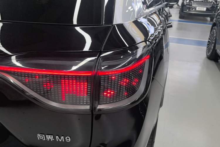 Used Hima AITO M9 2025 Extended-Range Ultra Version 52 kWh 6-Seater Right Rear Taillight
