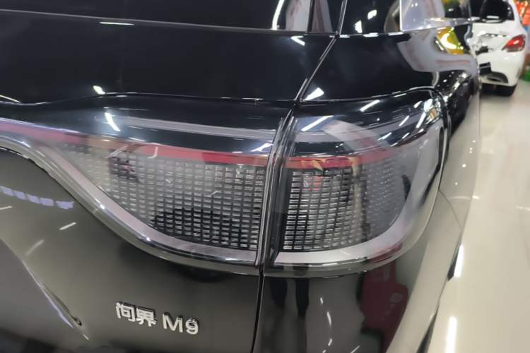 Used Hima AITO M9 2025 Extended-Range Ultra Version 52 kWh 6-Seater Right Rear Taillight
