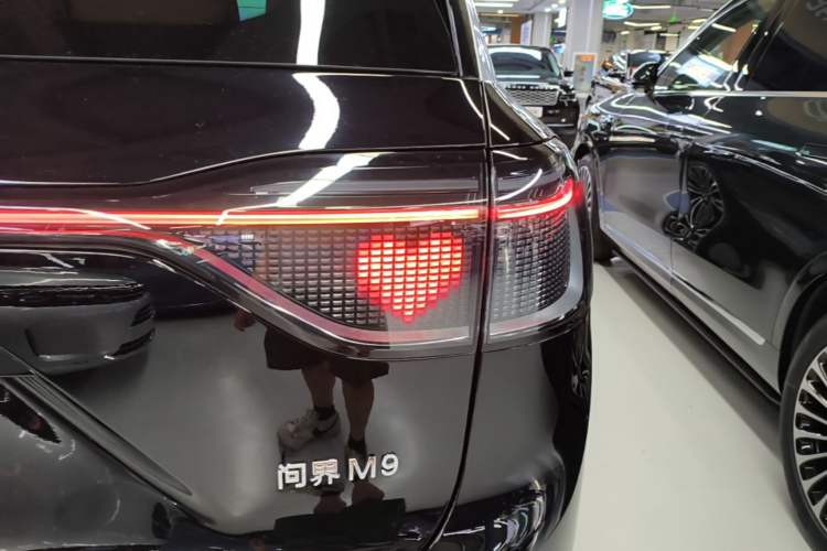 Used Hima AITO M9 2025 Extended-Range Ultra Version 52 kWh 6-Seater Right Rear Taillight