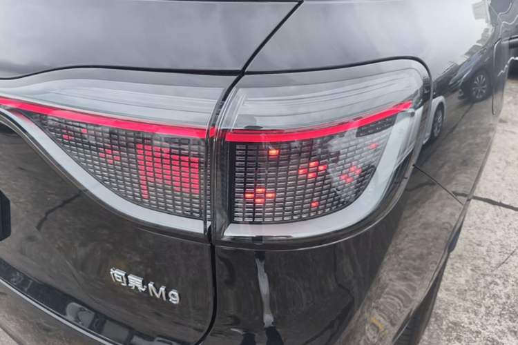 Used Hima AITO M9 2025 Extended-Range Ultra Version 52 kWh 6-Seater Right Rear Taillight
