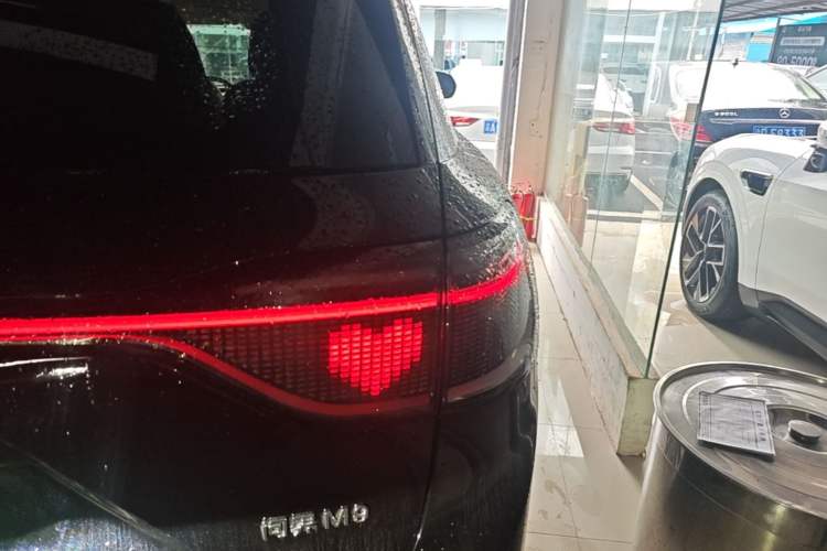 Used Hima AITO M9 2025 Extended-Range Ultra Version 52 kWh 6-Seater Right Rear Taillight