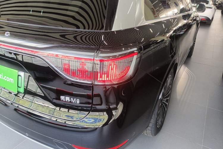 Used Hima AITO M9 2025 Extended-Range Ultra Version 52 kWh 6-Seater Right Rear Taillight