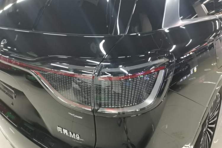 Used Hima AITO M9 2025 Extended-Range Ultra Version 52 kWh 5-Seater Edition Right Rear Taillight