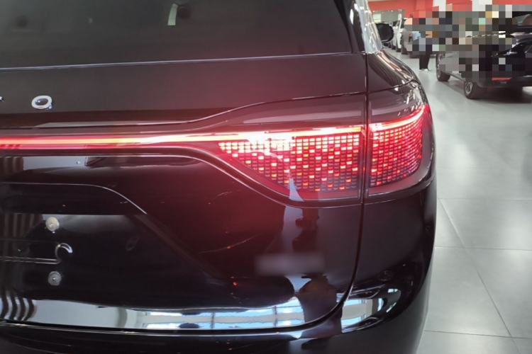 Used Hima AITO M9 2025 Extended-Range Ultra Version 52 kWh 5-Seater Edition Right Rear Taillight