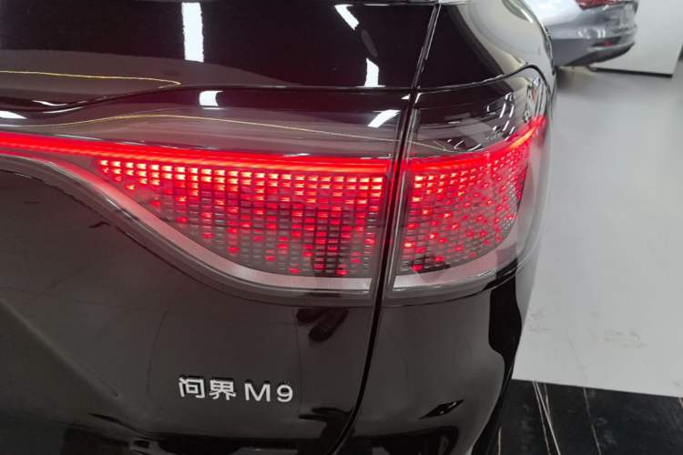 Used Hima AITO M9 2025 Extended-Range Ultra Version 52 kWh 6-Seater Right Rear Taillight