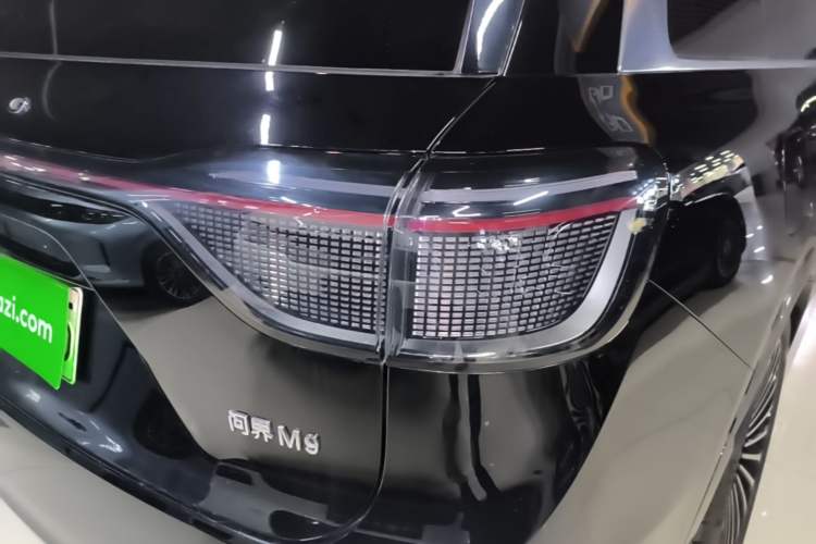 Used Hima AITO M9 2025 Extended-Range Ultra Version 52 kWh 6-Seater Right Rear Taillight