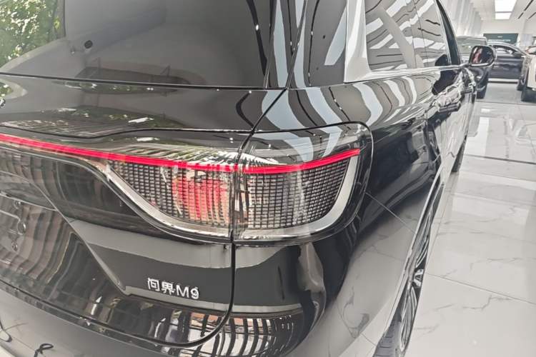 Used Hima AITO M9 2025 Extended-Range Ultra Version 52 kWh 6-Seater Right Rear Taillight