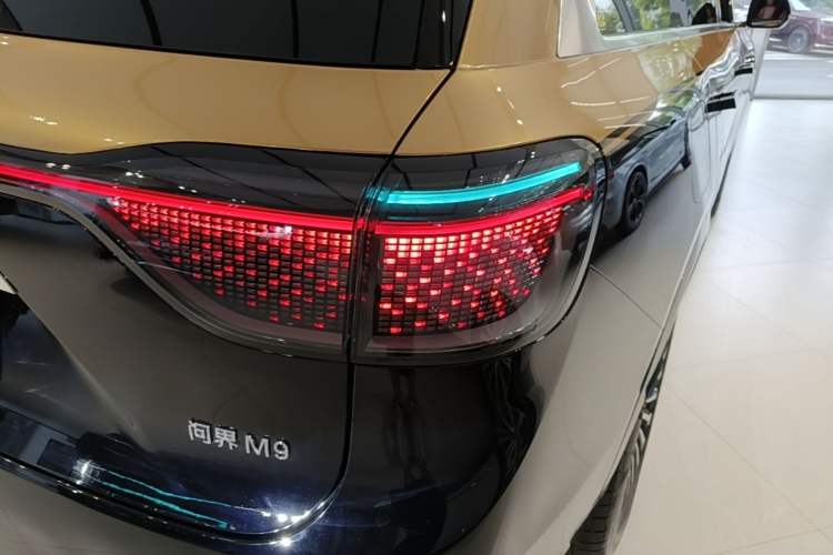 Used Hima AITO M9 2025 Extended-Range Ultra Version 52 kWh 6-Seater Right Rear Taillight