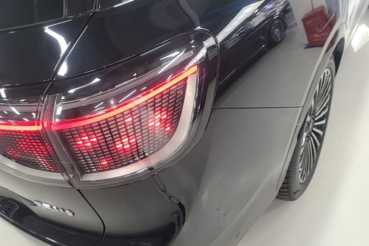 Used Hima AITO M9 2025 Extended-Range Ultra Version 52 kWh 6-Seater Right Rear Taillight