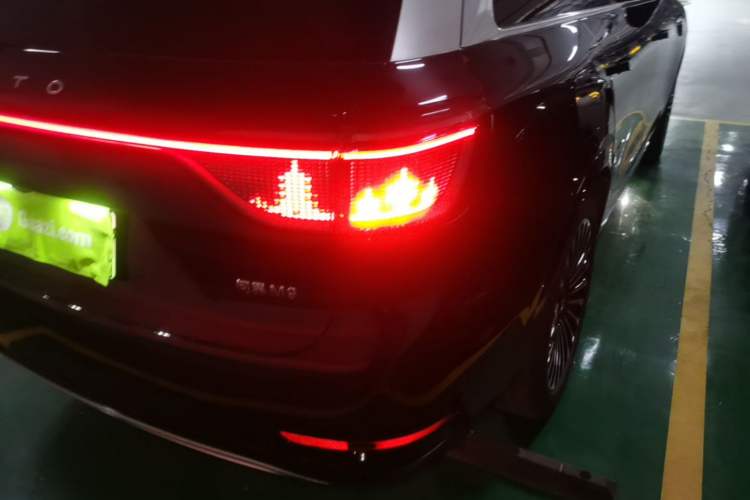 Used Hima AITO M9 2025 Extended-Range Ultra Version 52 kWh 6-Seater Right Rear Taillight