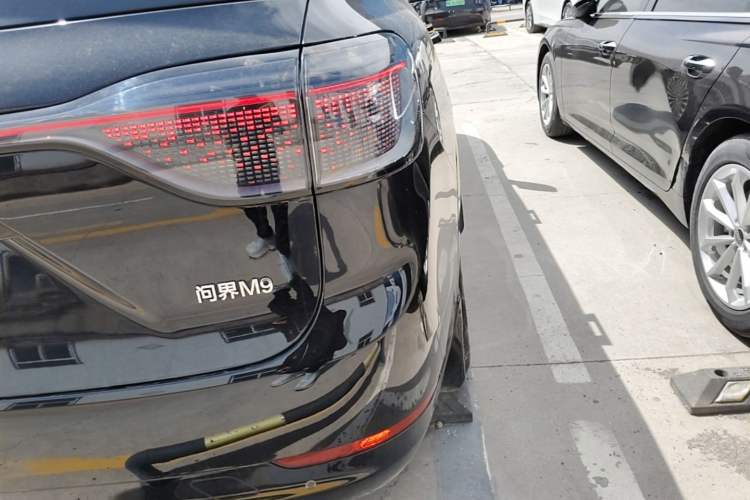 Used Hima AITO M9 2025 Extended-Range Ultra Version 52 kWh 6-Seater Right Rear Taillight