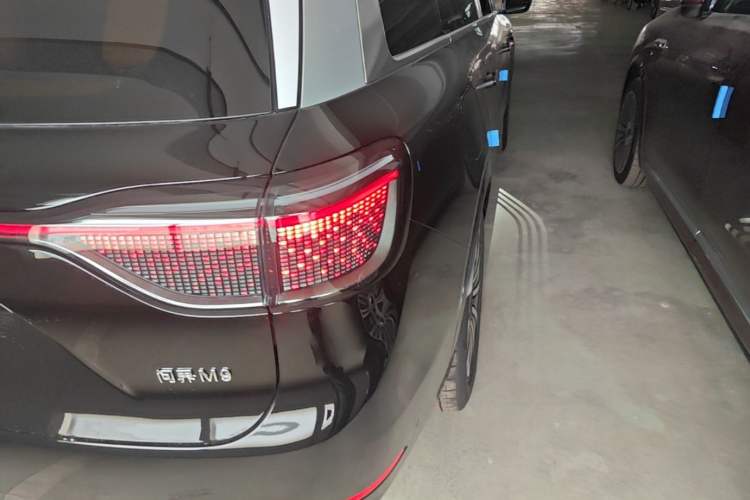 Used Hima AITO M9 2025 Extended-Range Ultra Version 52 kWh 6-Seater Right Rear Taillight