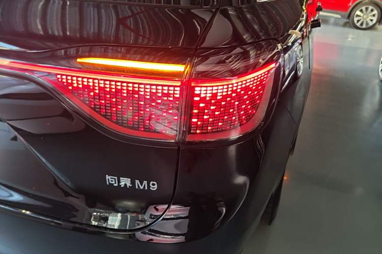 Used Hima AITO M9 2025 Extended-Range Max Version 52 kWh 6-Seater Edition Right Rear Taillight