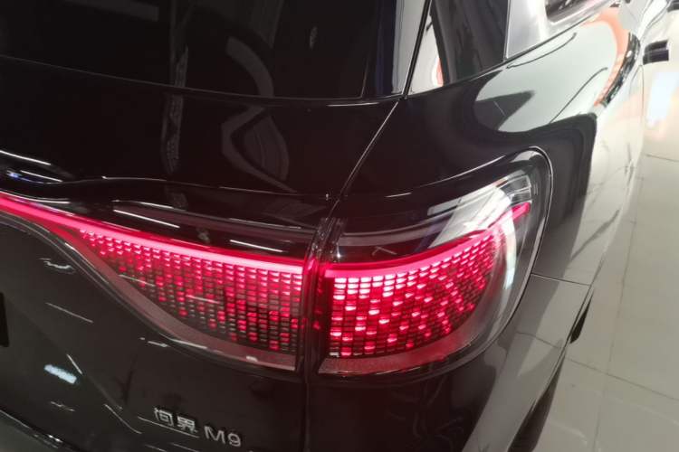 Used Hima AITO M9 2025 Extended-Range Ultra Version 52 kWh 5-Seater Edition Right Rear Taillight