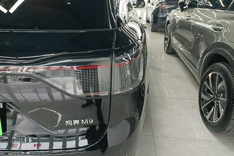 Used Hima AITO M9 2025 Extended-Range Max Version 52 kWh 6-Seater Edition Right Rear Taillight
