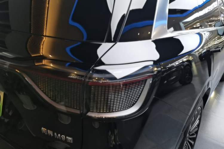 Used Hima AITO M9 2025 Pure Electric Ultra Version 100 kWh 6-Seater Model Right Rear Taillight