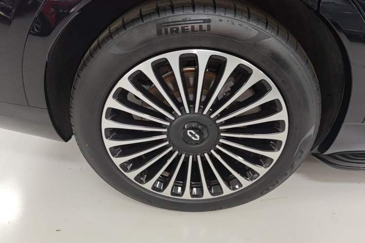 Used Hima AITO M9 2025 Extended-Range Ultra Version 52 kWh 6-Seater Right Rear Wheel Hub
