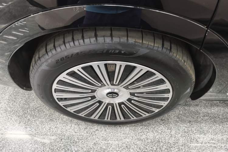 Used Hima AITO M9 2025 Extended-Range Ultra Version 52 kWh 5-Seater Edition Right Rear Wheel Hub
