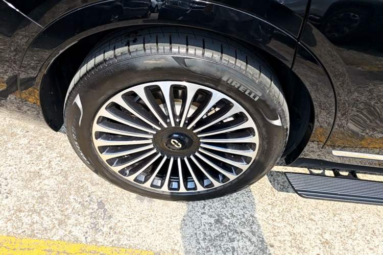 Used Hima AITO M9 2025 Extended-Range Ultra Version 52 kWh 6-Seater Right Rear Wheel Hub