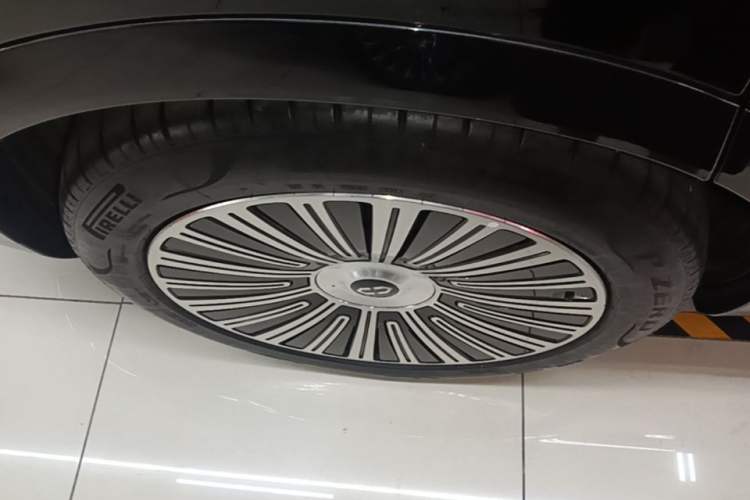 Used Hima AITO M9 2025 Extended-Range Ultra Version 52 kWh 6-Seater Right Rear Wheel Hub
