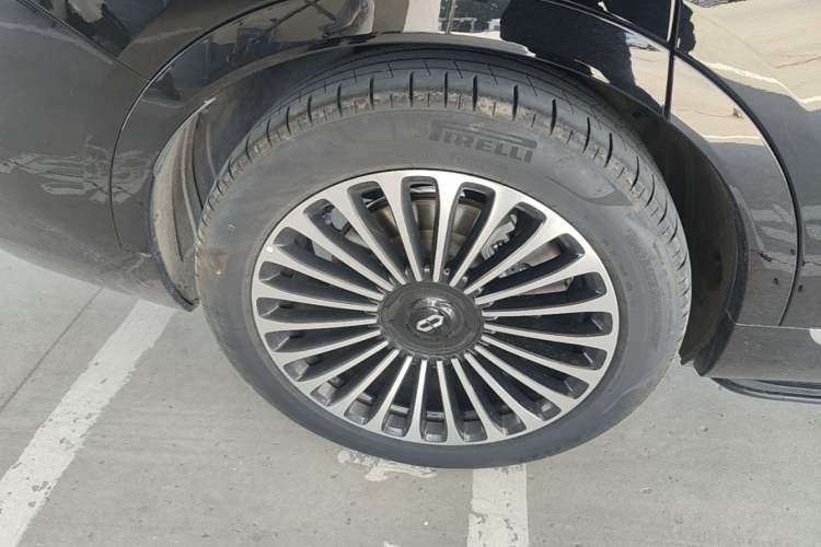 Used Hima AITO M9 2025 Extended-Range Ultra Version 52 kWh 6-Seater Right Rear Wheel Hub