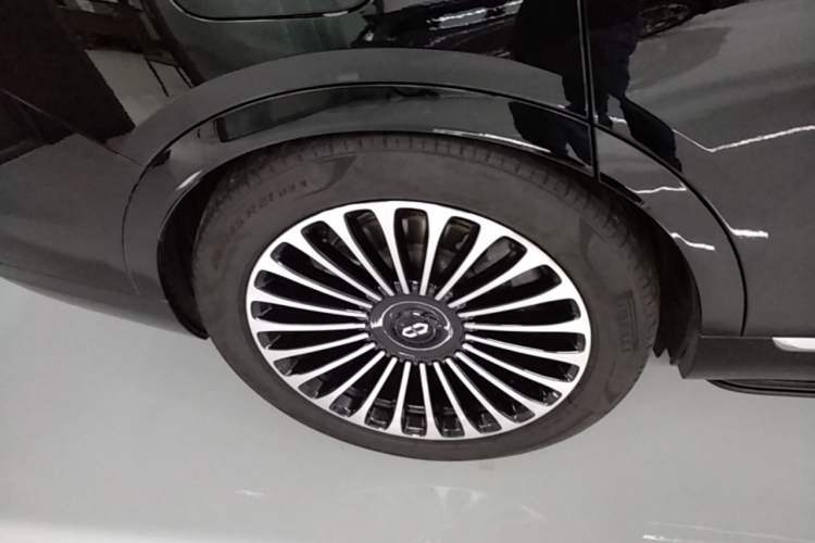 Used Hima AITO M9 2025 Extended-Range Ultra Version 52 kWh 5-Seater Edition Right Rear Wheel Hub