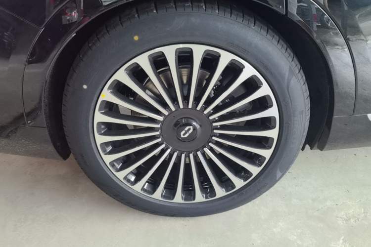 Used Hima AITO M9 2025 Extended-Range Max Version 52 kWh 6-Seater Edition Right Rear Wheel Hub