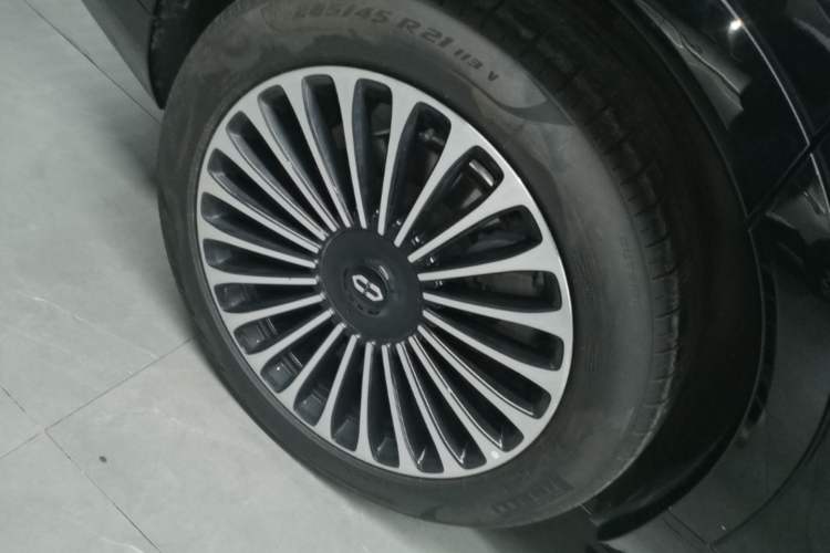 Used Hima AITO M9 2025 Extended-Range Ultra Version 52 kWh 5-Seater Edition Right Rear Wheel Hub