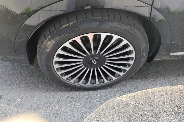 Used Hima AITO M9 2025 Extended-Range Max Version 52 kWh 6-Seater Edition Right Rear Wheel Hub