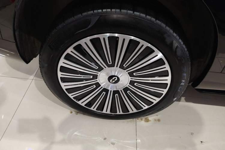 Used Hima AITO M9 2025 Extended-Range Ultra Version 52 kWh 5-Seater Edition Right Rear Wheel Hub