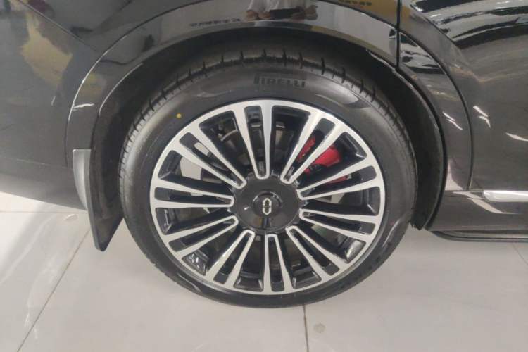 Used Hima AITO M9 2025 Extended-Range Ultra Version 52 kWh 6-Seater Right Rear Wheel Hub
