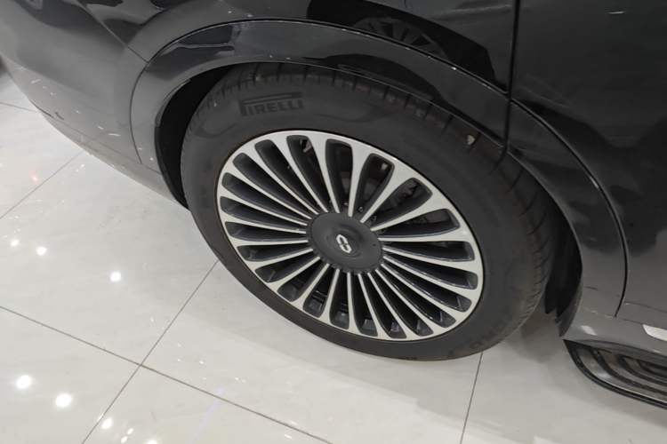 Used Hima AITO M9 2025 Extended-Range Ultra Version 52 kWh 6-Seater Right Rear Wheel Hub