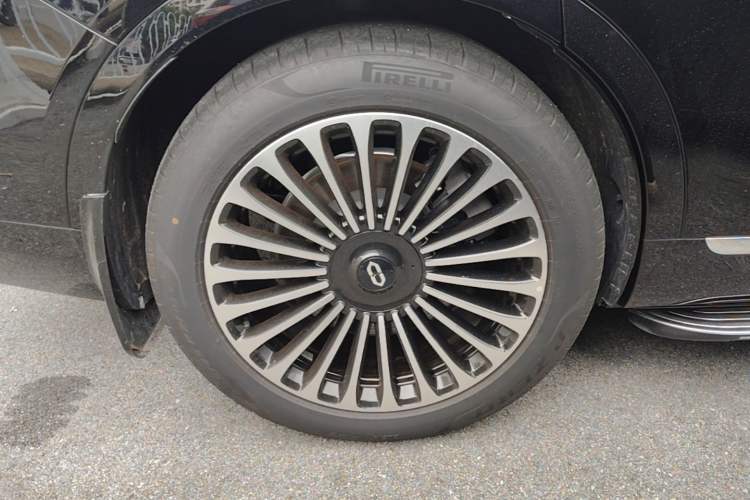 Used Hima AITO M9 2025 All-Electric Ultra Version 100 kWh 5-Seater Model Right Rear Wheel Hub