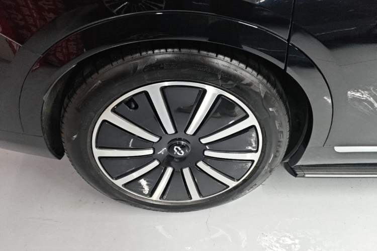 Used Hima AITO M9 2025 Extended-Range Max Version 52 kWh 6-Seater Edition Right Rear Wheel Hub