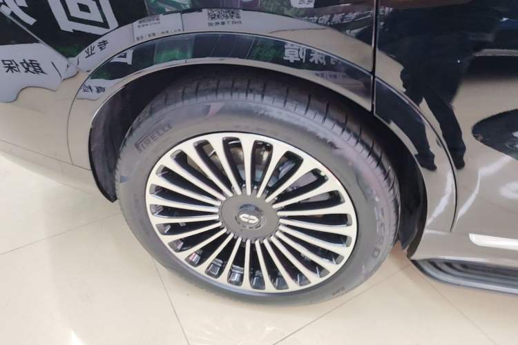 Used Hima AITO M9 2025 Extended-Range Ultra Version 52 kWh 6-Seater Right Rear Wheel Hub