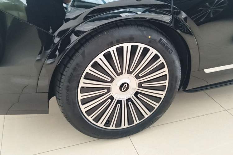 Used Hima AITO M9 2025 Extended-Range Ultra Version 52 kWh 6-Seater Right Rear Wheel Hub