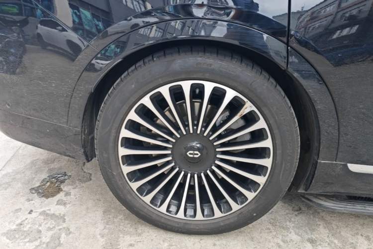 Used Hima AITO M9 2025 Extended-Range Ultra Version 52 kWh 6-Seater Right Rear Wheel Hub