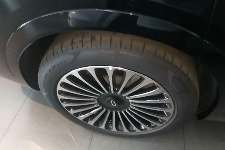 Used Hima AITO M9 2025 Extended-Range Ultra Version 52 kWh 5-Seater Edition Right Rear Wheel Hub