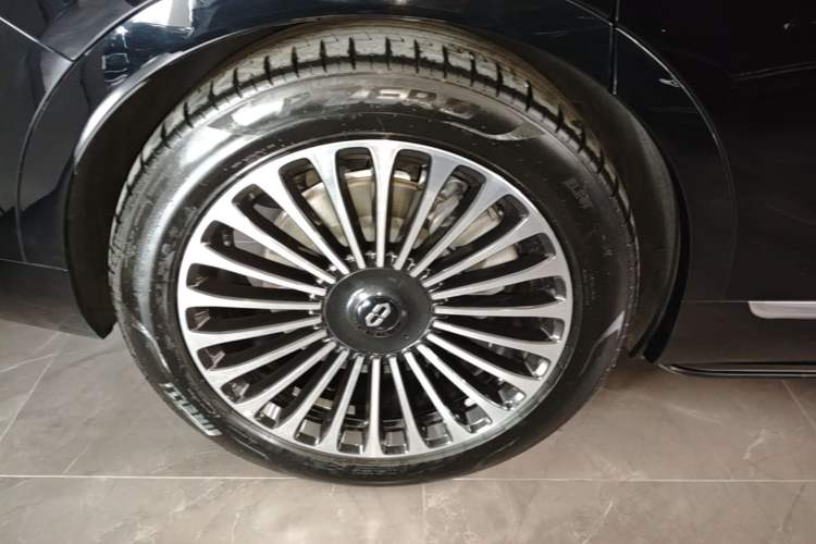 Used Hima AITO M9 2025 Extended-Range Ultra Version 52 kWh 6-Seater Right Rear Wheel Hub