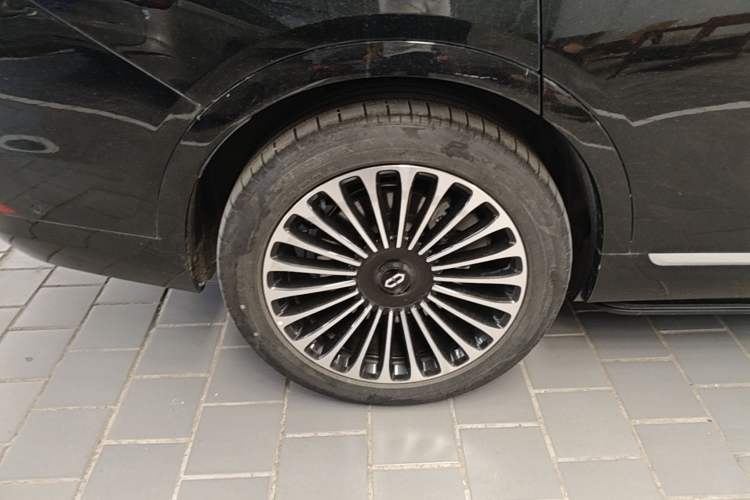 Used Hima AITO M9 2025 Extended-Range Ultra Version 52 kWh 6-Seater Right Rear Wheel Hub