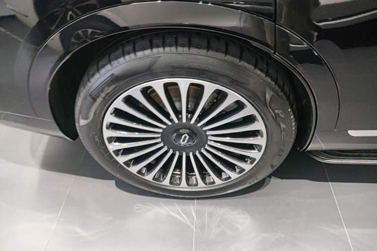 Used Hima AITO M9 2025 Extended-Range Ultra Version 52 kWh 6-Seater Right Rear Wheel Hub