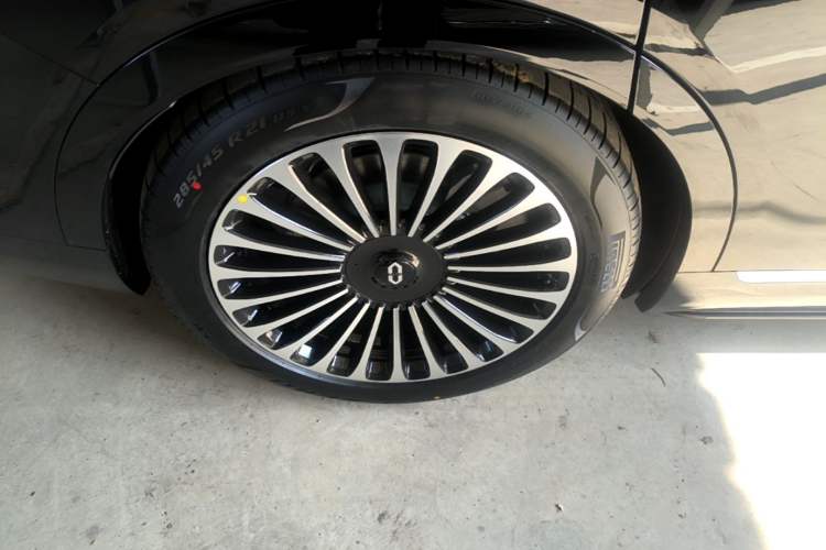Used Hima AITO M9 2025 Model Range-Extended Ultra Edition 52kWh 6-seater (896-line LiDAR) Right Rear Wheel Hub