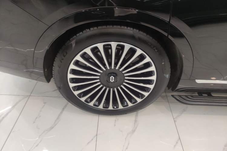 Used Hima AITO M9 2025 Extended-Range Ultra Version 52 kWh 6-Seater Right Rear Wheel Hub