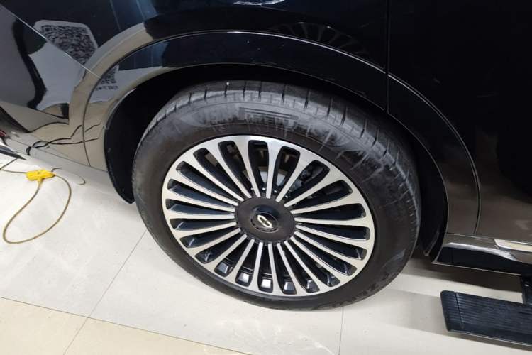 Used Hima AITO M9 2025 Extended-Range Ultra Version 52 kWh 6-Seater Right Rear Wheel Hub